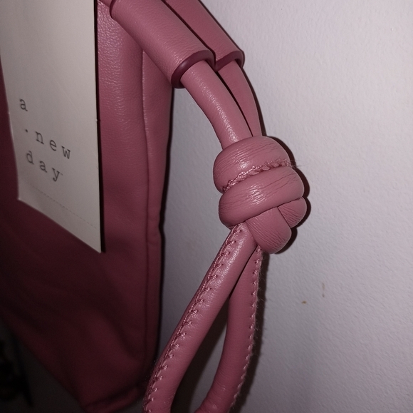 A New Day Rose pink Faux Leather Cinch Purse w Shoulder Strap. Lined - Picture 3 of 6